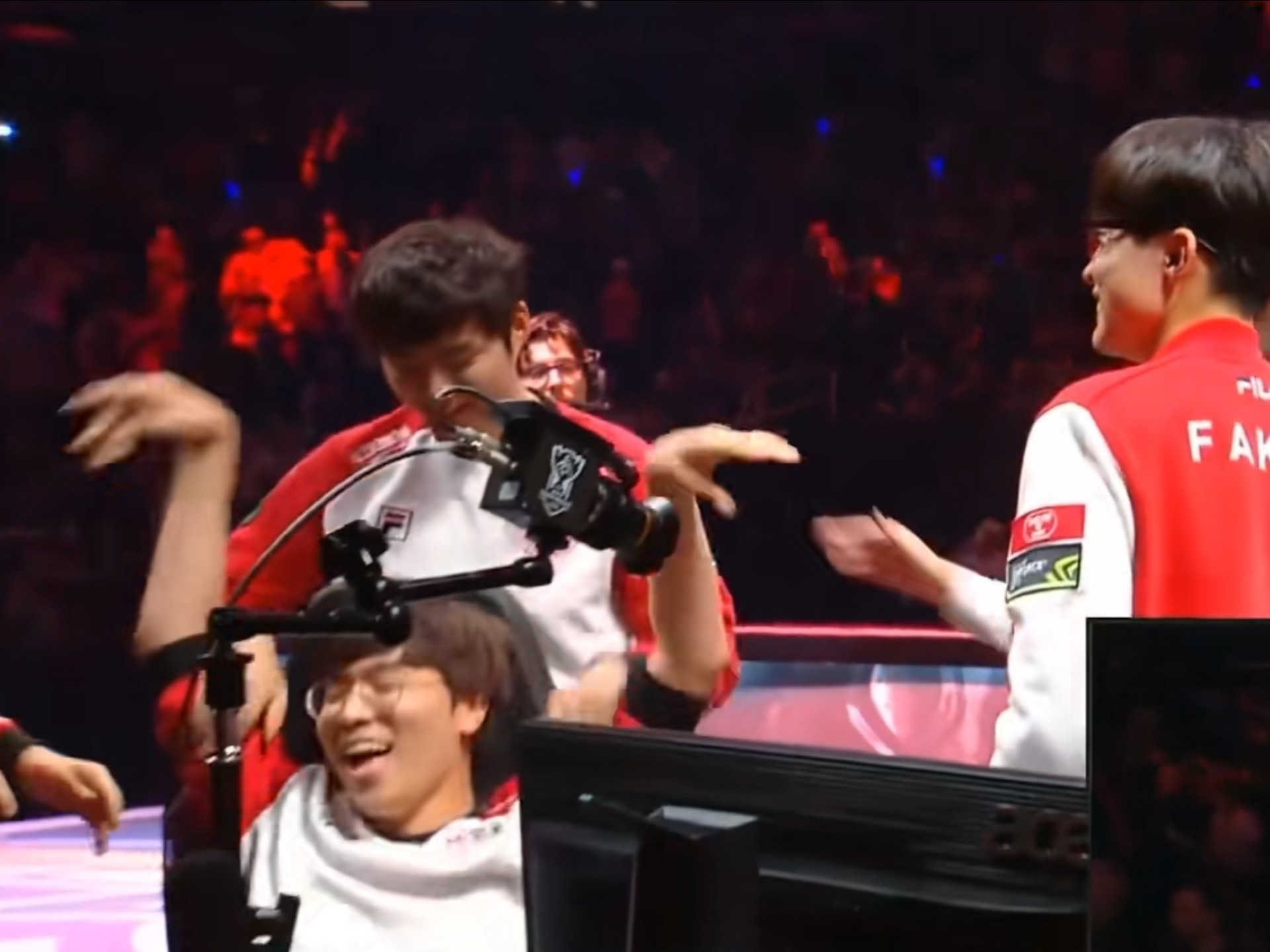 开云体育-DK翻盘G2，ShowMaker团战一打五激烈交锋成都决赛之夜，强势挺进下一轮