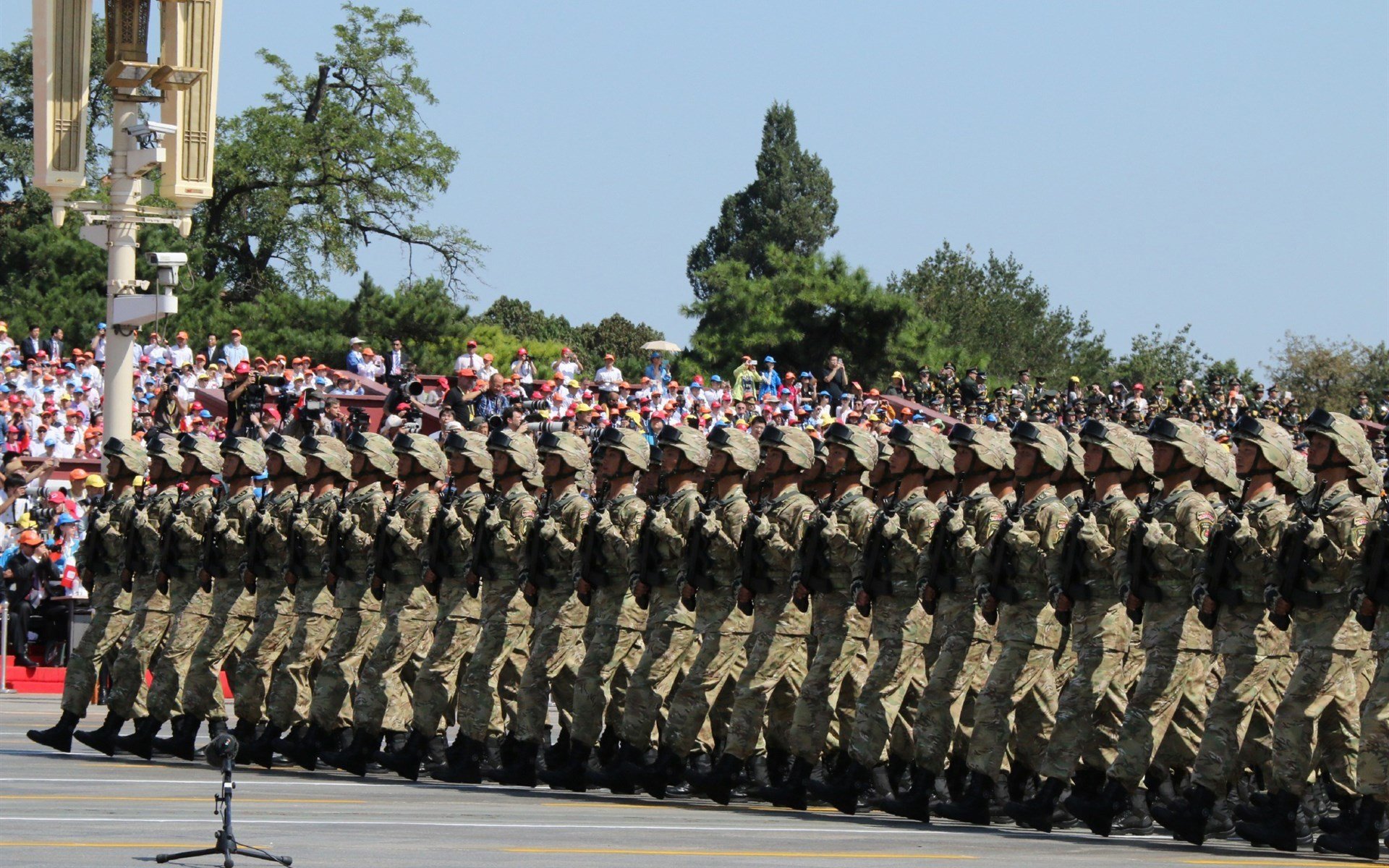 保罗展现巨星价值，太阳粉碎灰熊，领袖之光点燃团队胜利