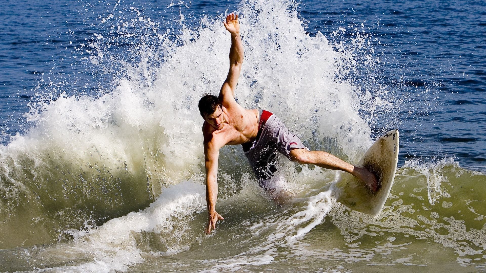 美加墨世界杯预选赛焦点战,黄蜂队一波流横扫深圳队,中国足球再遇沉重一课