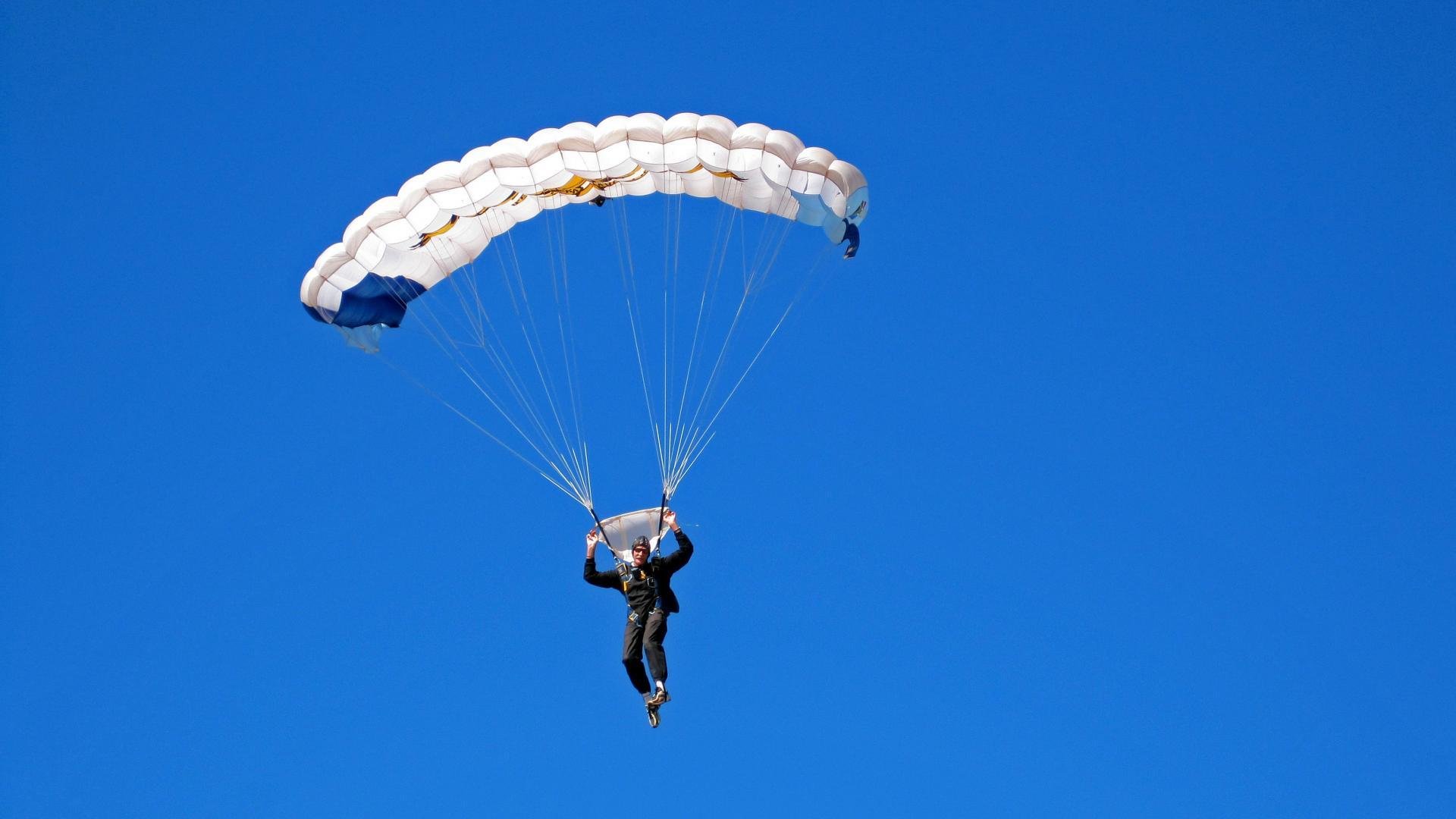 欧冠屠杀之夜!皇马4-0拜仁,安切洛蒂的步行者式碾压让图赫尔战术彻底崩盘